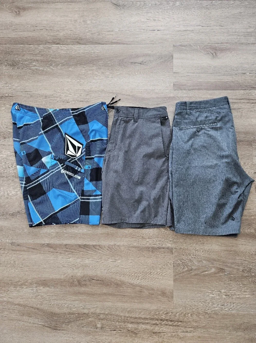 Volcom Shorts Size 36 - Set Of 3